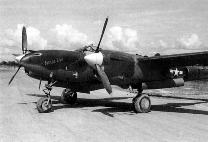 Иллюстрация к книге — Истребитель-«молния» P-38 «Лайтнинг» [i_162.jpg]