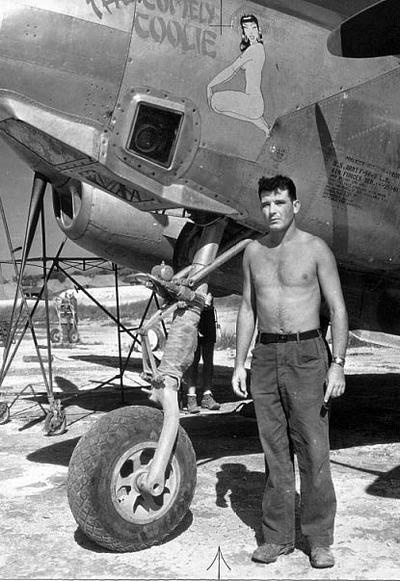 Иллюстрация к книге — Истребитель-«молния» P-38 «Лайтнинг» [i_175.jpg]