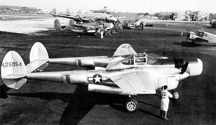 Иллюстрация к книге — Истребитель-«молния» P-38 «Лайтнинг» [i_199.jpg]