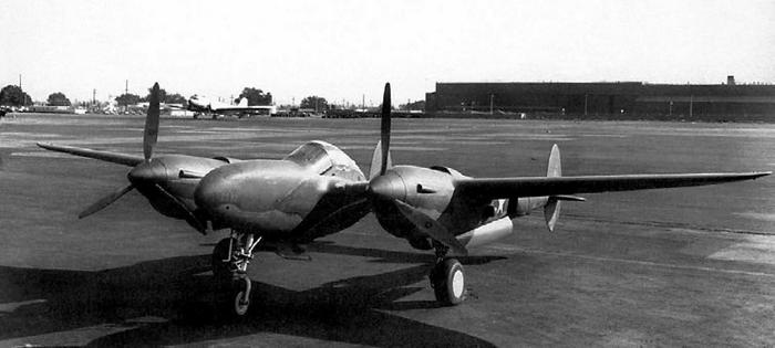 Иллюстрация к книге — Истребитель-«молния» P-38 «Лайтнинг» [i_200.jpg]