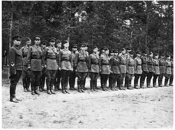 Иллюстрация к книге — Подольские курсанты [i_001.jpg]