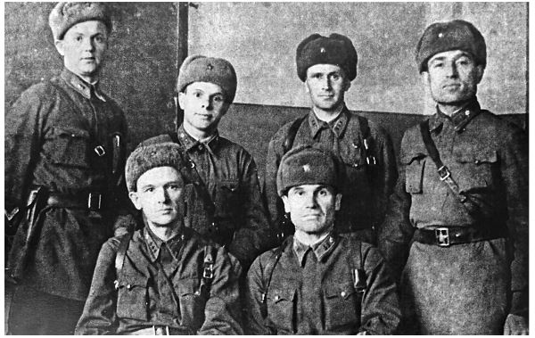 Иллюстрация к книге — Подольские курсанты [i_004.jpg]