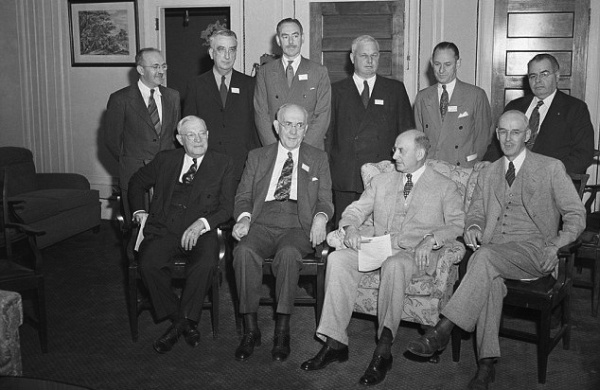 Иллюстрация к книге — Бреттон-Вудс: ключевое событие новейшей финансовой истории [i_026.jpg]