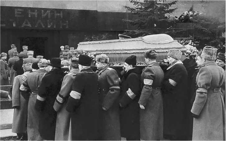 Иллюстрация к книге — Разведка и Кремль. Записки нежелательного свидетеля [i_206.jpg]