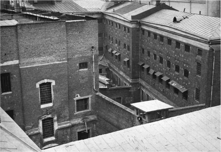 Иллюстрация к книге — Разведка и Кремль. Записки нежелательного свидетеля [i_215.jpg]