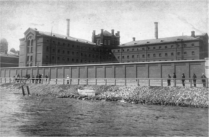 Иллюстрация к книге — Разведка и Кремль. Записки нежелательного свидетеля [i_217.jpg]