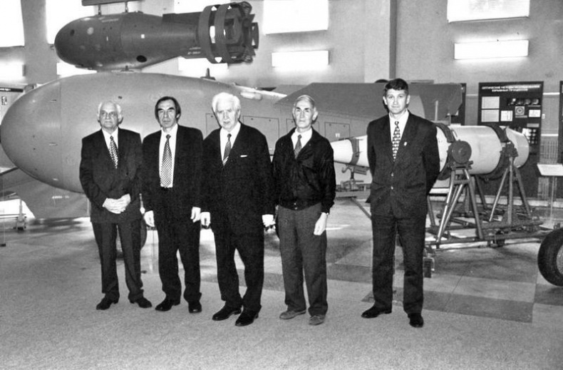 Иллюстрация к книге — А-бомба. От Сталина до Путина. Фрагменты истории в воспоминаниях и документах [i_027.jpg]