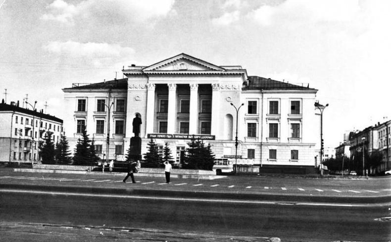 Иллюстрация к книге — А-бомба. От Сталина до Путина. Фрагменты истории в воспоминаниях и документах [i_074.jpg]