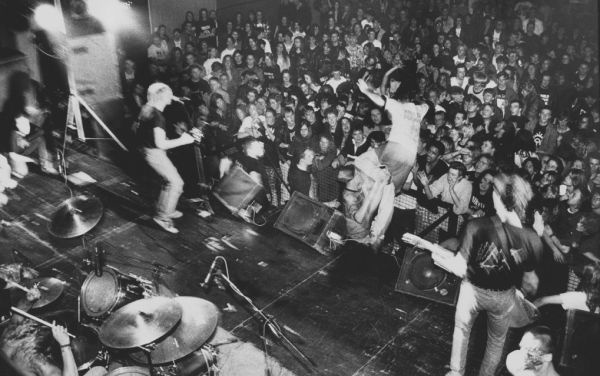 Иллюстрация к книге — Nirvana: Правдивая история [i_012.jpg]