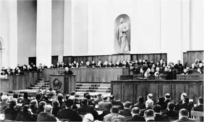 Иллюстрация к книге — История службы государственной безопасности. От Хрущёва до Путина [i_004.jpg]