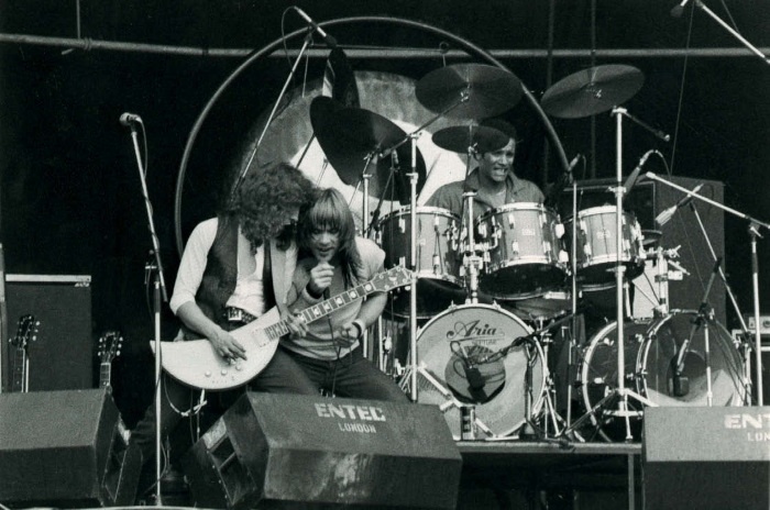 Иллюстрация к книге — Зачем нужна эта кнопка? Автобиография пилота и вокалиста Iron Maiden [i_007.jpg]