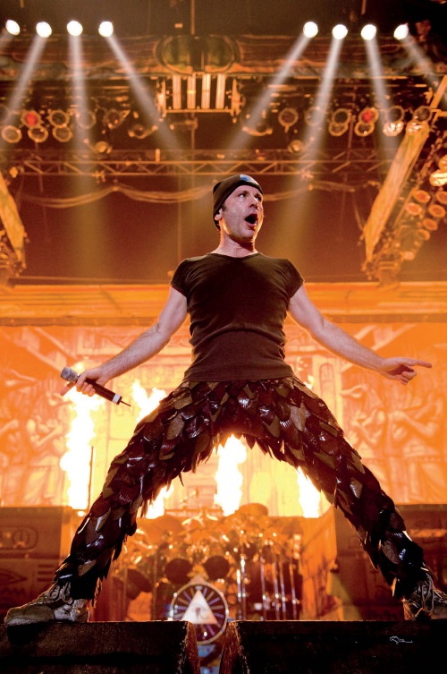 Иллюстрация к книге — Зачем нужна эта кнопка? Автобиография пилота и вокалиста Iron Maiden [i_019.jpg]