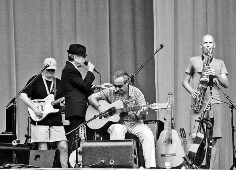 Иллюстрация к книге — Леонард Коэн. Жизнь [i_025.jpg]