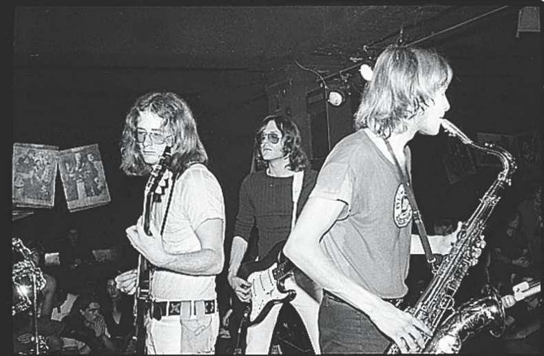 Иллюстрация к книге — Игги Поп. Вскройся в кровь [i_021.jpg]