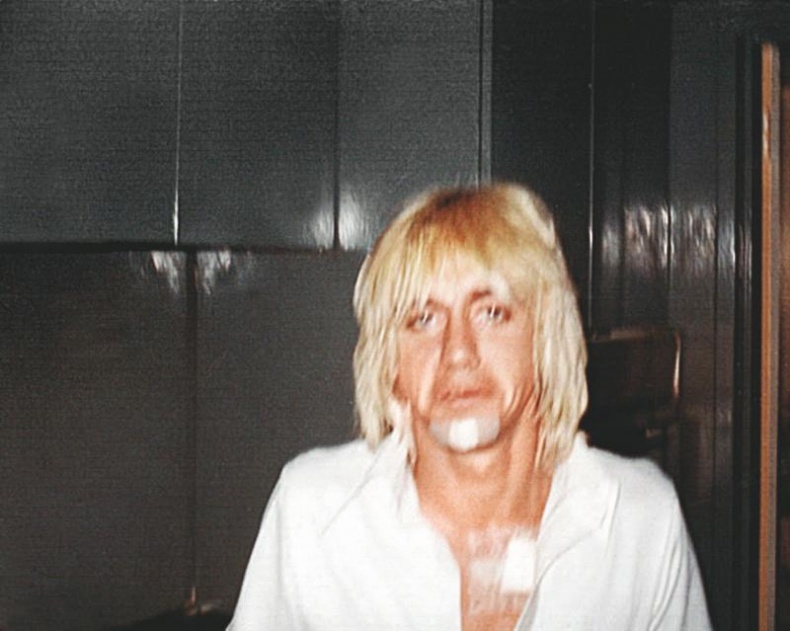 Иллюстрация к книге — Игги Поп. Вскройся в кровь [i_024.jpg]