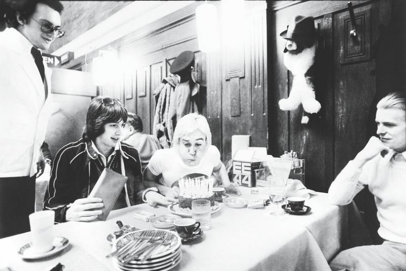 Иллюстрация к книге — Игги Поп. Вскройся в кровь [i_028.jpg]