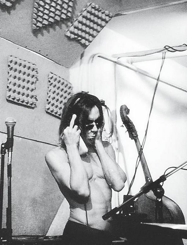 Иллюстрация к книге — Игги Поп. Вскройся в кровь [i_037.jpg]