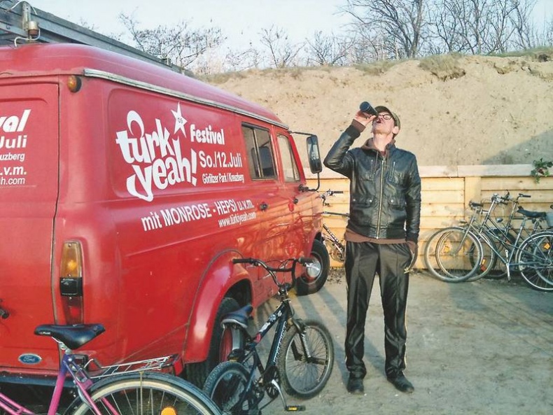 Иллюстрация к книге — Долбящий клавиши [i_049.jpg]