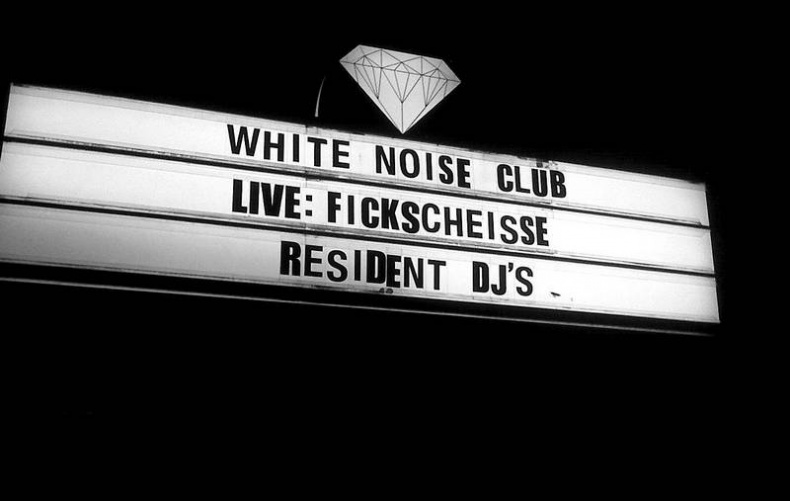 Иллюстрация к книге — Долбящий клавиши [i_070.jpg]