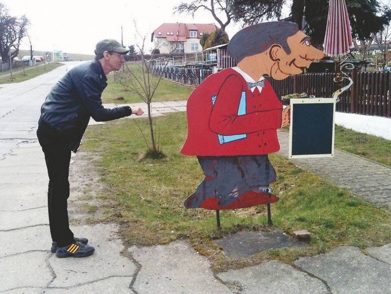 Иллюстрация к книге — Долбящий клавиши [i_082.jpg]