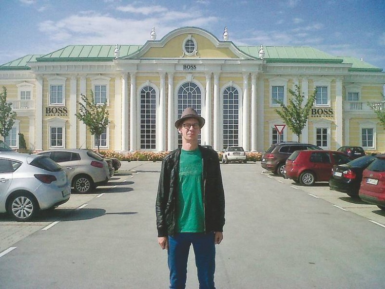 Иллюстрация к книге — Долбящий клавиши [i_116.jpg]