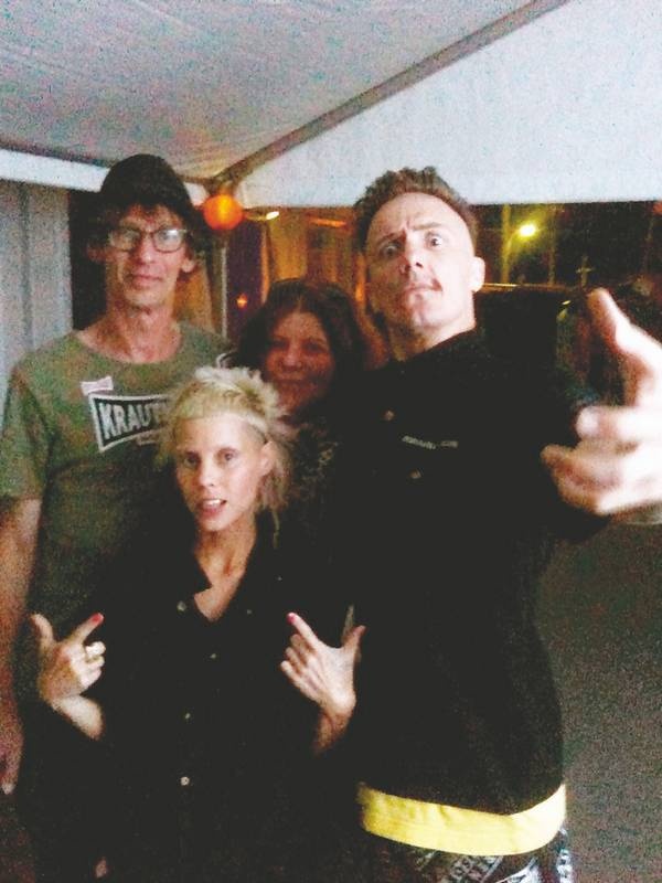 Иллюстрация к книге — Долбящий клавиши [i_124.jpg]