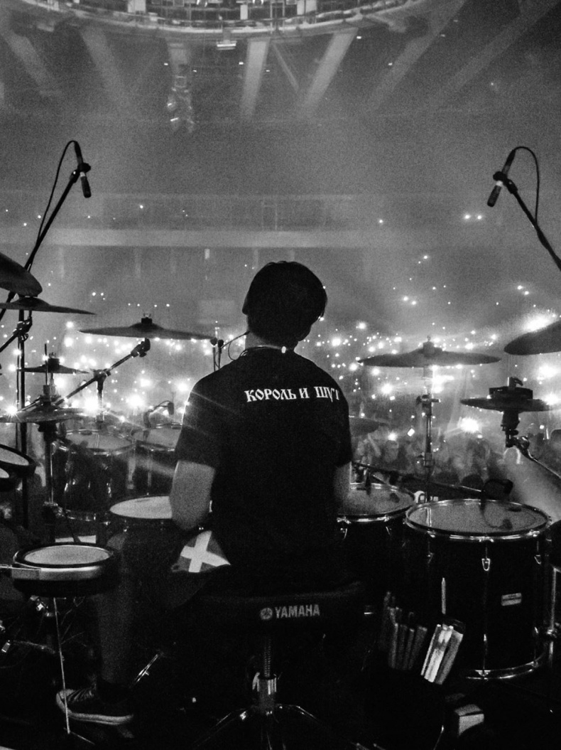 Иллюстрация к книге — Северный флот. Единственная правдивая история легендарной группы. Вещание из Судного дня [i_012.jpg]