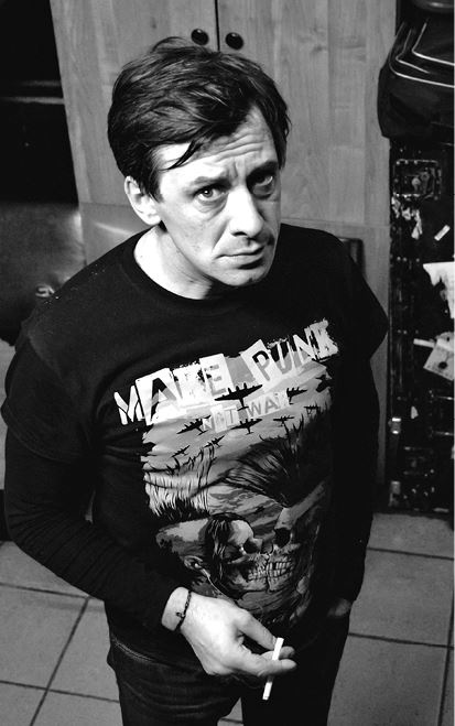 Иллюстрация к книге — Северный флот. Единственная правдивая история легендарной группы. Вещание из Судного дня [i_024.jpg]