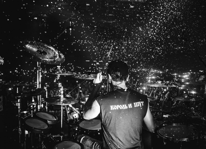 Иллюстрация к книге — Северный флот. Единственная правдивая история легендарной группы. Вещание из Судного дня [i_030.jpg]