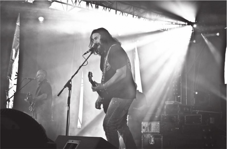 Иллюстрация к книге — Северный флот. Единственная правдивая история легендарной группы. Вещание из Судного дня [i_037.jpg]