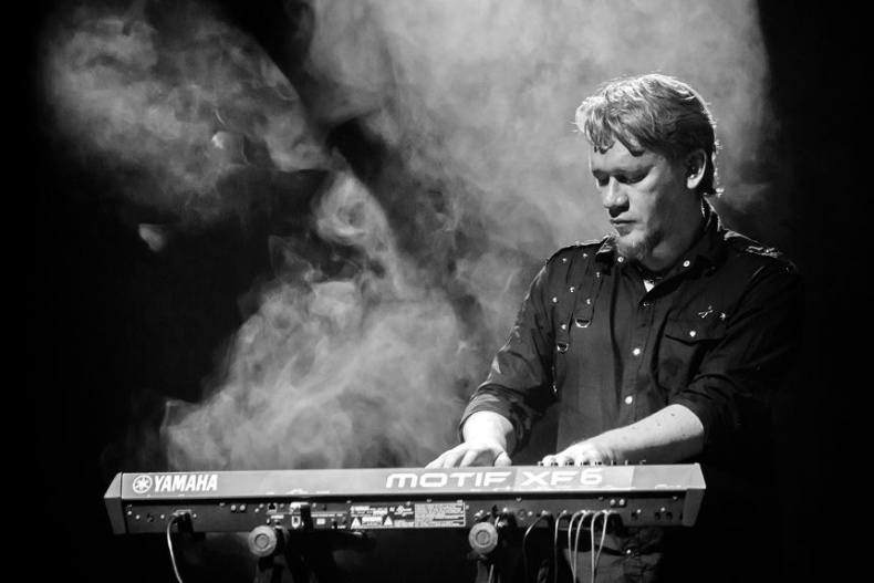 Иллюстрация к книге — Северный флот. Единственная правдивая история легендарной группы. Вещание из Судного дня [i_038.jpg]