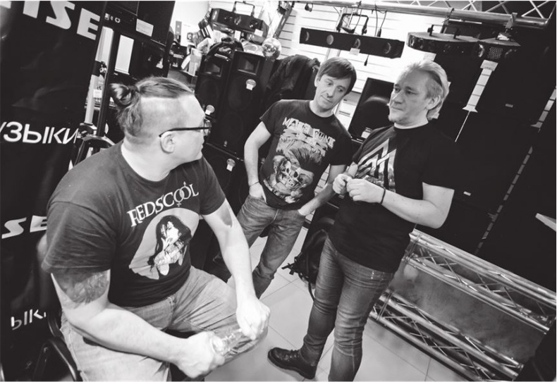 Иллюстрация к книге — Северный флот. Единственная правдивая история легендарной группы. Вещание из Судного дня [i_046.jpg]