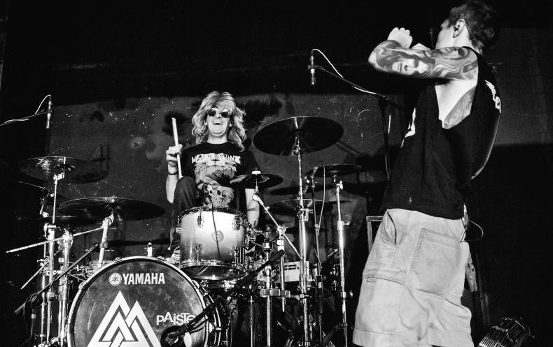 Иллюстрация к книге — Северный флот. Единственная правдивая история легендарной группы. Вещание из Судного дня [i_080.jpg]