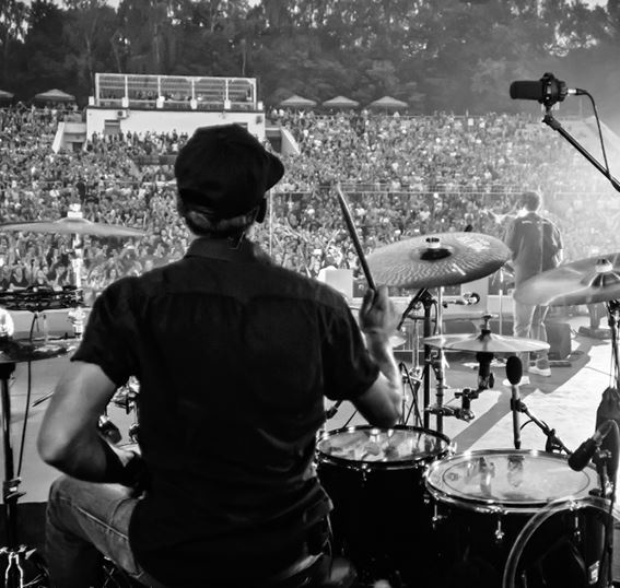 Иллюстрация к книге — Северный флот. Единственная правдивая история легендарной группы. Вещание из Судного дня [i_090.jpg]