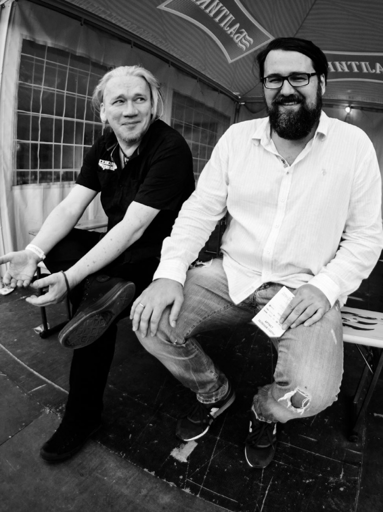 Иллюстрация к книге — Северный флот. Единственная правдивая история легендарной группы. Вещание из Судного дня [i_108.jpg]