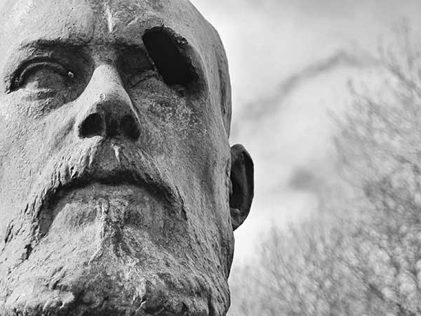 Иллюстрация к книге — Предместья мысли. Философическая прогулка [i_063.jpg]