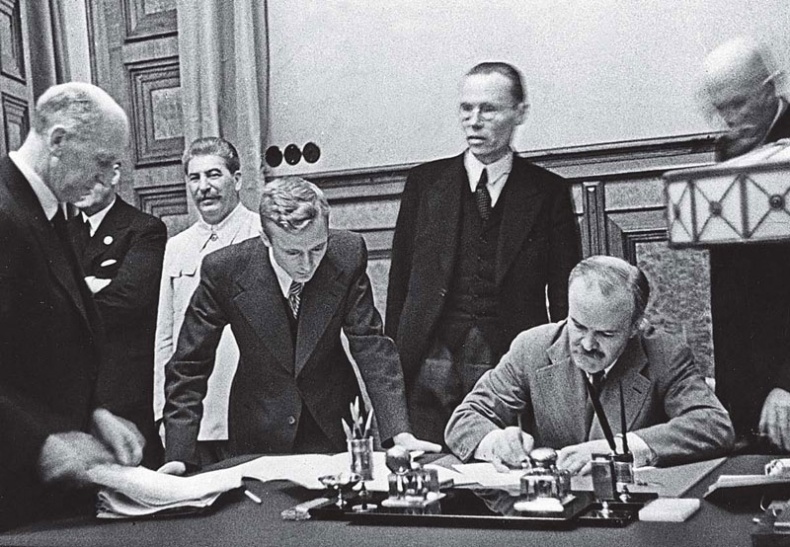 Иллюстрация к книге — Дьявольский союз. Пакт Гитлера – Сталина, 1939–1941 [i_008.jpg]