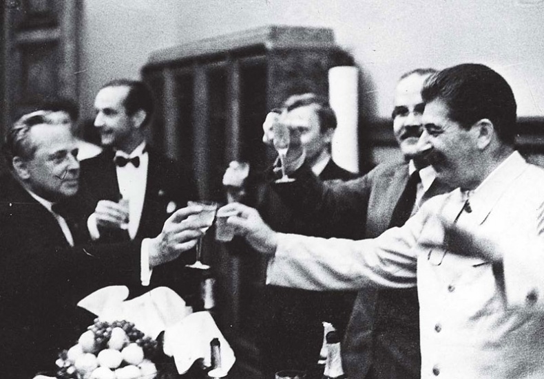 Иллюстрация к книге — Дьявольский союз. Пакт Гитлера – Сталина, 1939–1941 [i_009.jpg]