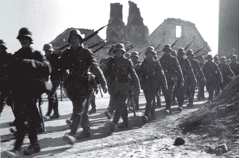 Иллюстрация к книге — Дьявольский союз. Пакт Гитлера – Сталина, 1939–1941 [i_011.jpg]