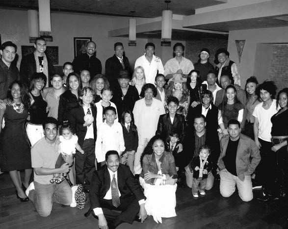 Иллюстрация к книге — Майкл Джексон. Добро пожаловать в Неверлэнд [i_016.jpg]