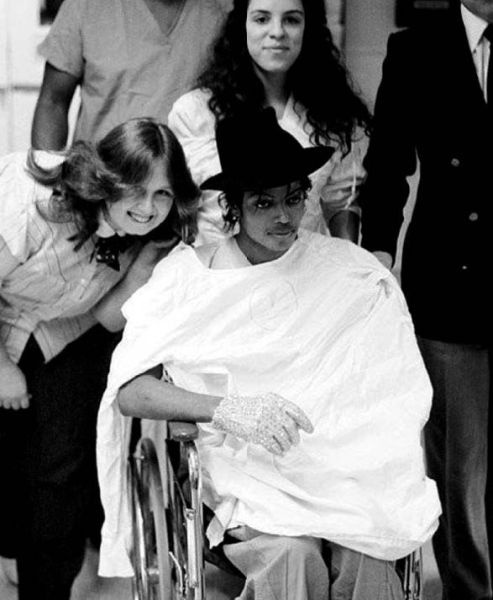 Иллюстрация к книге — Майкл Джексон. Добро пожаловать в Неверлэнд [i_028.jpg]