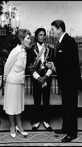 Иллюстрация к книге — Майкл Джексон. Добро пожаловать в Неверлэнд [i_047.jpg]