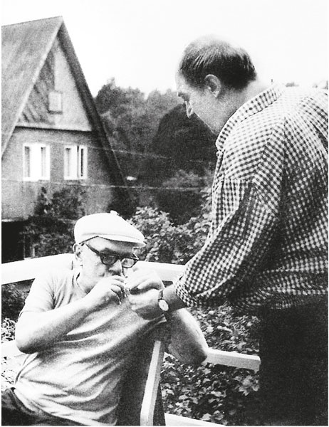 Иллюстрация к книге — Третий звонок [i_002.jpg]