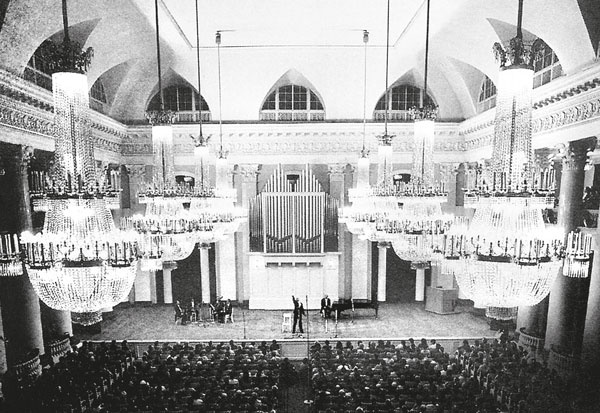 Иллюстрация к книге — Третий звонок [i_007.jpg]