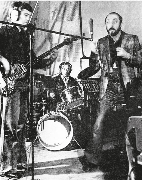 Иллюстрация к книге — Третий звонок [i_010.jpg]