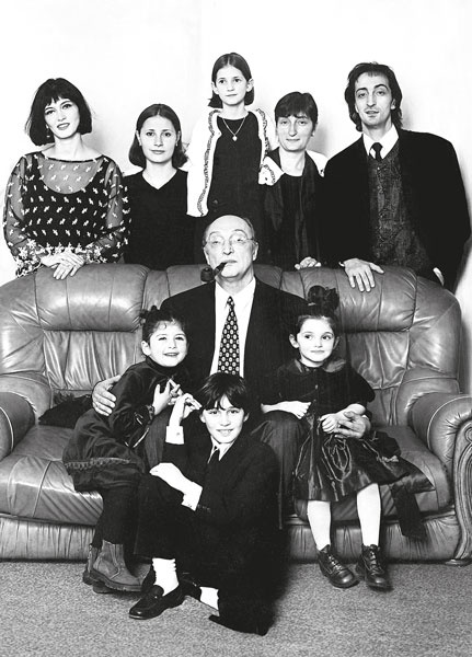 Иллюстрация к книге — Третий звонок [i_035.jpg]