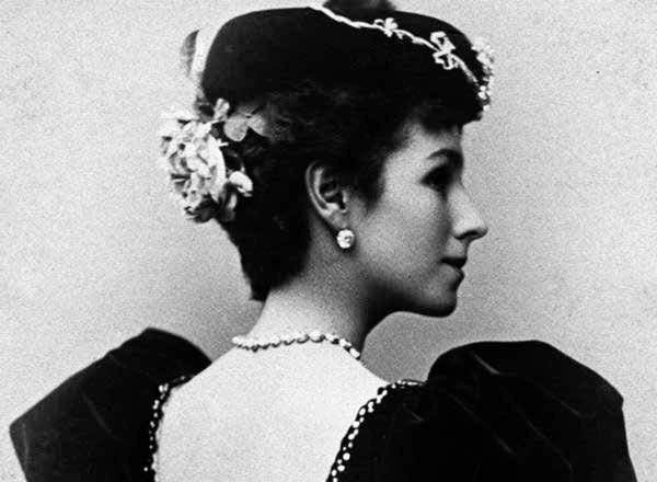 Иллюстрация к книге — Мифы о призраках. Путеводитель по мистическому Петербургу [i_008.jpg]