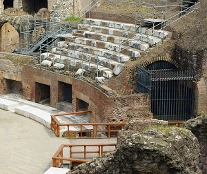 Иллюстрация к книге — Колизей [i_025.jpg]