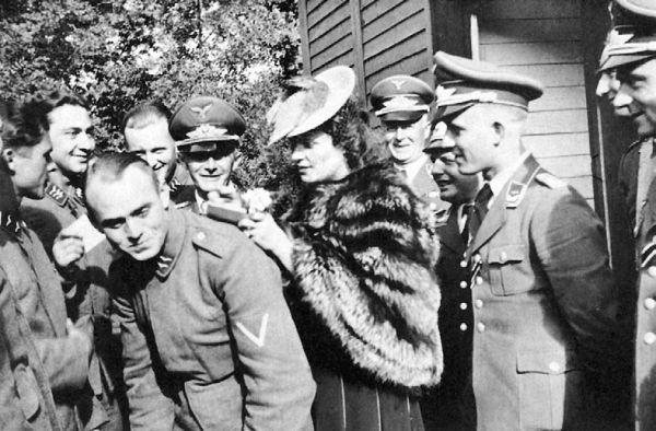 Иллюстрация к книге — Василий Сталин. Письма из зоны [i_043.jpg]