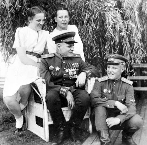 Иллюстрация к книге — Василий Сталин. Письма из зоны [i_055.jpg]